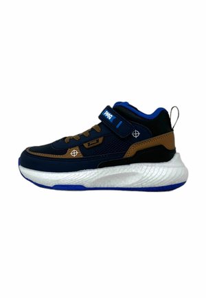 Sneaker blu e nere con accentuazione marrone, parte superiore in rete, cinturino in Velcro e suola bianca testurizzata con dettagli blu.