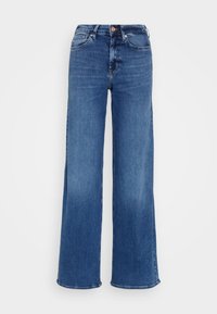 Jean bleu à large jambe avec poches avant et arrière, fermeture par boutons et taille ajustée.