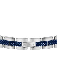 Bracciale in argento con intarsio testurizzato blu. Distinto motivo geometrico nelle sezioni blu, con una chiusura metallica con incisione "Maserati".