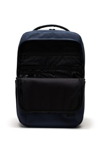 Zaino navy con una forma strutturata, presenta una tasca frontale con zip nera, un compartimento principale con rivestimento scuro e una finitura in tessuto testurizzato.