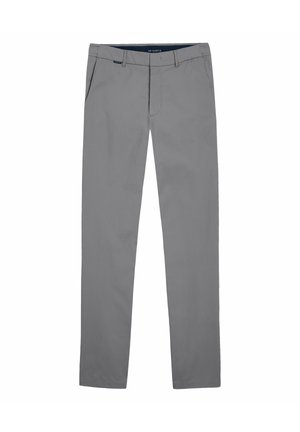 Pantalon gris taille fine avec passants pour ceinture, poches avant, fermeture avant zippée dissimulée et bouton.