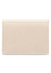 Beige leren portemonnee met een gladde textuur, rechthoekige vorm en afgeronde hoeken. Beschikt over nette stiksels langs de randen.