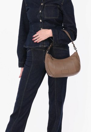 Burkely, SOFT SKYLAR SHOULDERBAG ROUND - Handtasche - brown