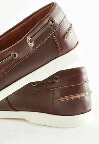 Next CLASSIC STANDARD - Båtsko - chestnut brown