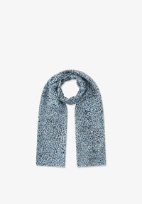 Bufanda de estampado de leopardo en azul y gris, doblada en forma de lazo con dos extremos largos colgando sobre un fondo blanco.