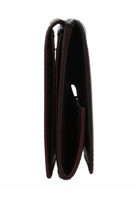 Portefeuille en cuir bordeaux avec une finition texturée, comportant plusieurs compartiments et un design plié compact. Accents en métal argenté.