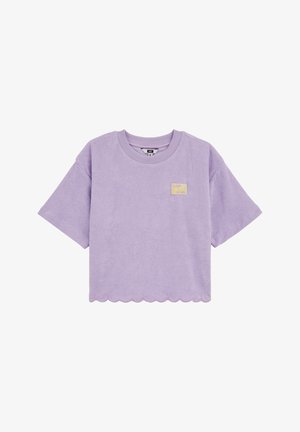 Top corto in spugna lilla a maniche corte con orlo smerlato e piccolo patch logo giallo sul lato sinistro del petto.