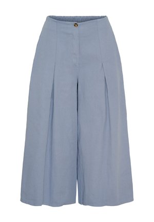 Lyseblå, vidde bukser med forkortet længde, frontplisser, høj talje og en enkelt brun knaplukning i øverste midte af linningen.