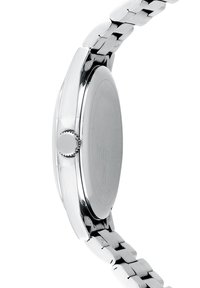 Montre-bracelet en acier inoxydable présentant un boîtier rond poli, une lunette lisse et un bracelet à maillons métalliques avec une couronne texturée sur le côté.