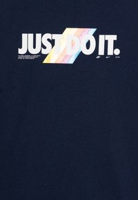 Nike Sportswear TEE RETRO UNISEX - Print T-shirt - midnight navy