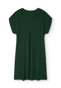 Grön klänning med korta ärmar, med en plisserad textur och en vertikal slits bak. Enkelt runt halslinne och avslappnad passform.