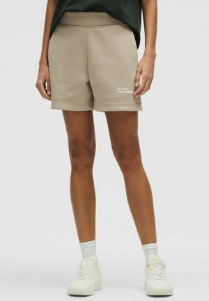 Kurze Sporthose - sheer oak