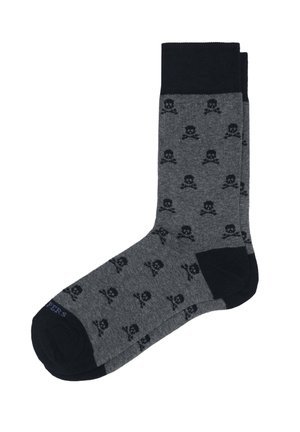 Calcetines grises con un patrón de pequeños calaveras y huesos cruzados en negro. Acabado de puño y punta en negro acanalado. Material de punto suave.