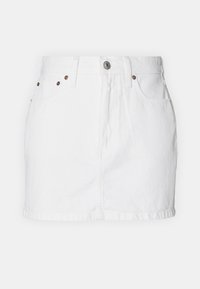 Jupe en denim blanc avec une taille haute, fermeture à boutons à l'avant, deux poches latérales et accents en bronze subtils. Texture lisse, longueur mi-cuisses.