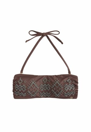 Brązowy top bikini bandeau z ramiączkami halter i geometrycznymi srebrnymi koralikami zdobiącymi przód.