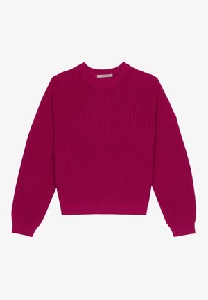 Magenta värjätty ribba neulottu paita, jossa on pyöreä kaula-aukko, laskeutuvat olkaimet ja pitkät hihat. Helma on lyhennetty, mikä korostaa tekstuurista kangasta.