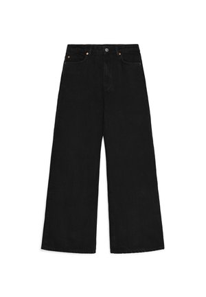 Jean noir à jambes larges avec bouton et fermeture éclair à l'avant, poches avant et passants de ceinture, présenté à plat sur fond blanc.