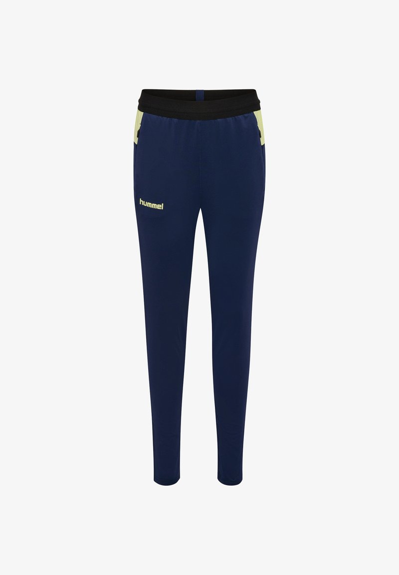 Granatowe spodnie sportowe z czarnym elastycznym paskiem w talii, z zielonymi akcentami na kieszeniach oraz małym żółtym logo na przedniej lewej uda.