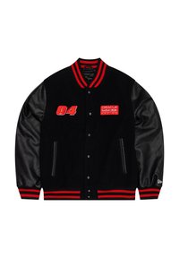 Μαύρο varsity μπουφάν με κόκκινο και μαύρο ριγέ  ribbed γιακά και μανσέτες. Διαθέτει δερμάτινα μανίκια, κεντητό λογότυπο και κλείσιμο με κουμπιά snap.