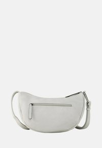 Hobo-Tasche aus weichem, strukturiertem, hellgrauem Leder mit geschwungener Form, silbernem Reißverschlussfach und verstellbarem Trageriemen für Vielseitigkeit.