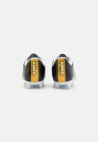 Diadora CATTURA II JR UNISEX - Nogometne kopačke za čvrstu podlogu - black/white/gold