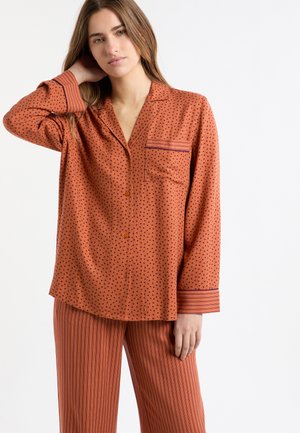 - Koszulka do spania