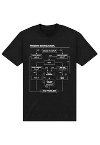Černé tričko s krátkým rukávem s bílým designem diagramu toku označeným "Diagram řešení problémů" se strukturovanými rozhodovacími body a šipkami.