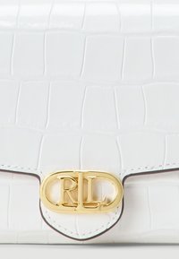 Lauren Ralph Lauren CROC EMBOSSED MEDIUM ADAIR CROSSBODY - Rankinė per petį - white