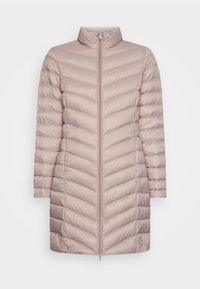 Puffjacka i ljusbeige, med dragkedja fram, hög krage och chevron-quiltingdesign. Slät textur med långa ärmar och rak fåll.