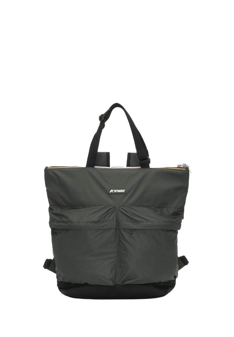 Borsa tote imbottita verde scuro con due tasche frontali, chiusura superiore con cerniera, doppi manici e dettaglio inferiore in materiale nero. Logo K-Way visibile.