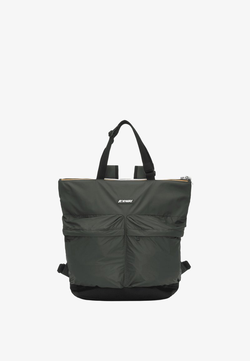 Borsa tote imbottita verde scuro con due tasche frontali, chiusura superiore con cerniera, doppi manici e dettaglio inferiore in materiale nero. Logo K-Way visibile.