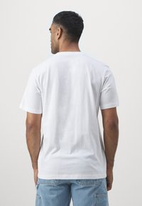 adidas Performance LOGO TEE - Trükipildiga T-särk - white
