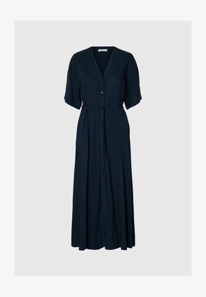 Robe midi bleu marine avec manches courtes, col en V, boutons sur le devant et ceinture nouée à la taille sur fond uni clair.