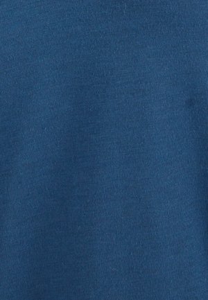 Tela de algodón azul con una textura suave y un sutil patrón acanalado, mostrando un color uniforme en toda la superficie.