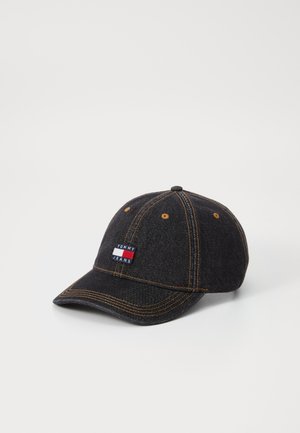 Casquette de baseball en denim noir avec des coutures orange et un petit patch logo Tommy Jeans sur le panneau avant.