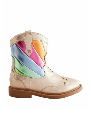 Bottines en faux cuir doré avec des rayures satin multicolores (rose, orange, bleu, vert) et une semelle en caoutchouc marron. Accent en forme d'étoile sur la tige.