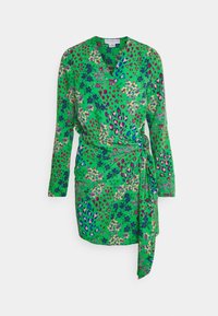 Zielona sukienka w formie owijanej z długimi rękawami, z kwiatowym i abstrakcyjnym wzorem w odcieniach różu, fioletu i niebieskiego. Wykonana z lekkiego materiału, z zapięciem w pasie.