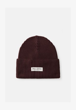 Bordowa dzianinowa czapka z prążkowanym wzorem, z podwiniętym brzegiem i białą metką z logo "Marc O'Polo".