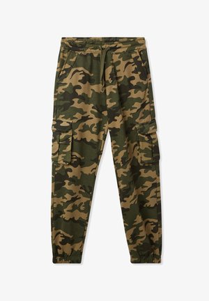 Camo dresowe spodnie cargo w odcieniach zieleni i beżu, z elastyczną talią, bocznymi kieszeniami i elastycznymi mankietami przy kostkach.