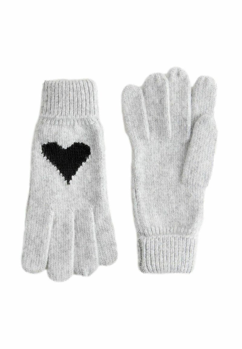 Guanti grigi lavorati a maglia con polsini a costine, caratterizzati da un disegno a cuore nero sul palmo. Materiale morbido, stile a quattro dita, texture accogliente.