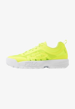 Baskets jaunes Fila avec empeigne translucide et semelle blanche épaisse, logo latéral, design lacets et languette au talon.