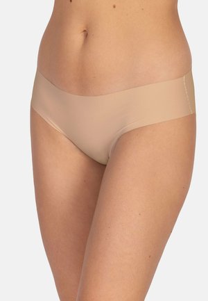 Beige nahtlose Hipster-Unterwäsche mit glatter Textur und niedrigem Schnitt, ausgestattet mit einem breiten Bund für zusätzlichen Komfort.