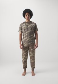 Venum UFC FIGHT WEEK 3.0 DRY TECH - Spordi T-särk - khaki