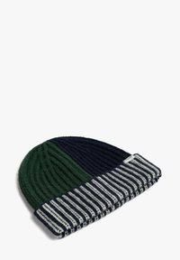 Gorro de punto con diseño en bloques de color verde y azul marino, con puño a rayas en azul marino y blanco. Tela texturizada para mayor calidez.