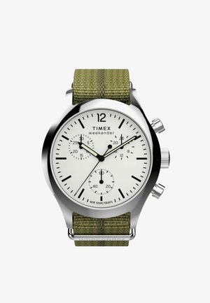 Timex Weekenderi kellal on roostevabast terasest korpus, valge kujundus, roheline riidest rihm ja kolm kronograafi aldialooge. Veekindel kuni 50m.