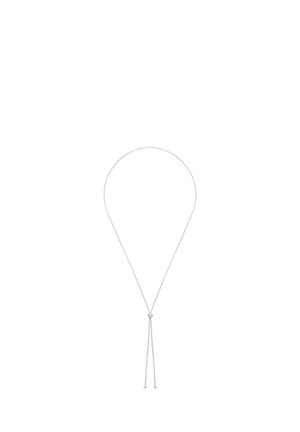 Delicato collier lariat regolabile in argento con nodo scorrevole centrale e due piccole estremità con perline su una sottile catenina.