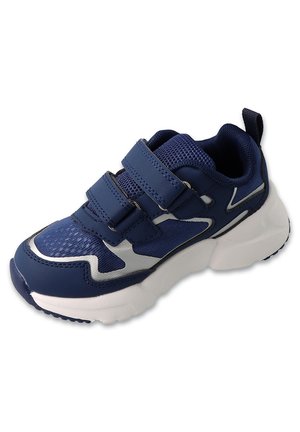 Granatowe buty sportowe z siateczki i syntetycznego materiału, z dwoma paskami na rzep, białymi akcentami oraz grubą podeszwą.