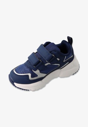 Granatowe buty sportowe z siateczki i syntetycznego materiału, z dwoma paskami na rzep, białymi akcentami oraz grubą podeszwą.