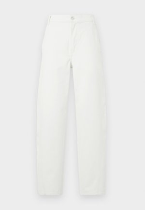 Valged kõrge vöökoht ja sirged püksid, millel on eesnupp, luku sulgur, vöörihmad ja küljetaskud lihtsal taustal.