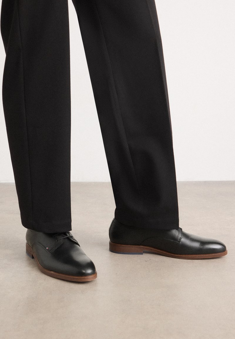 Tommy Hilfiger Veterschoenen zwart Tommy Hilfiger Veterschoenen zwart